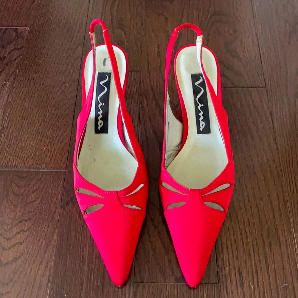 Pointy toed kitten heels